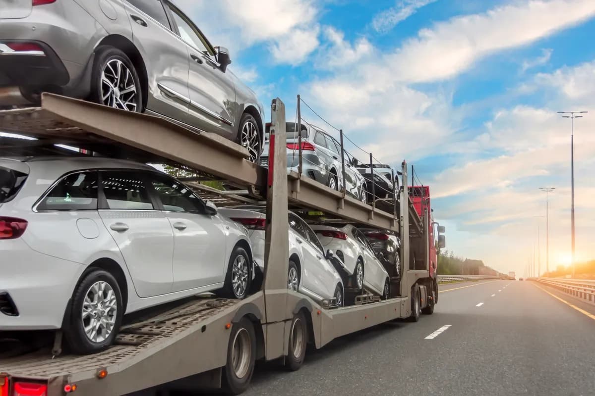 Snažan rast prodaje automobila u Srbiji, sve više ih je "elektrifikovano"
