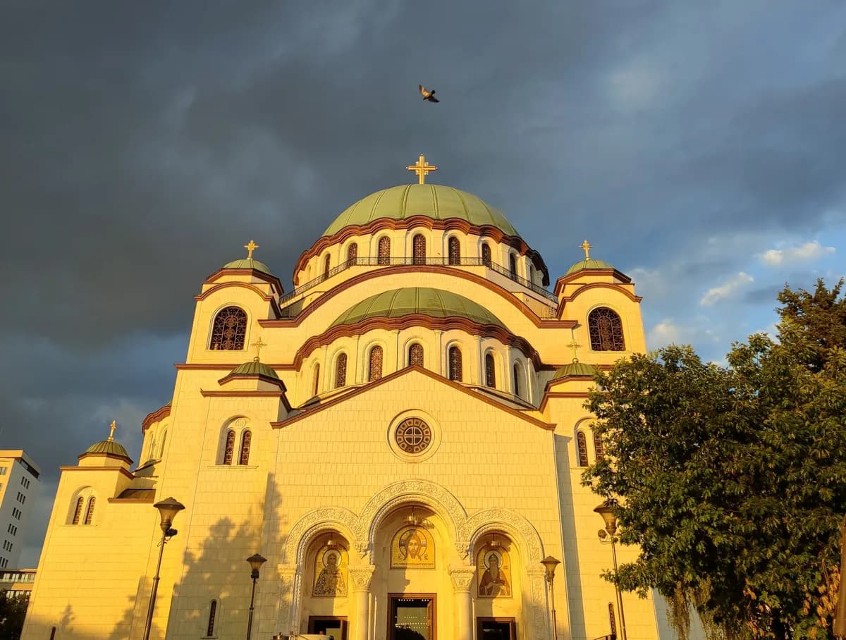 Kraj maja uz smenu sunca i oblaka, popodne kiša i pljuskovi sa grmljavinom