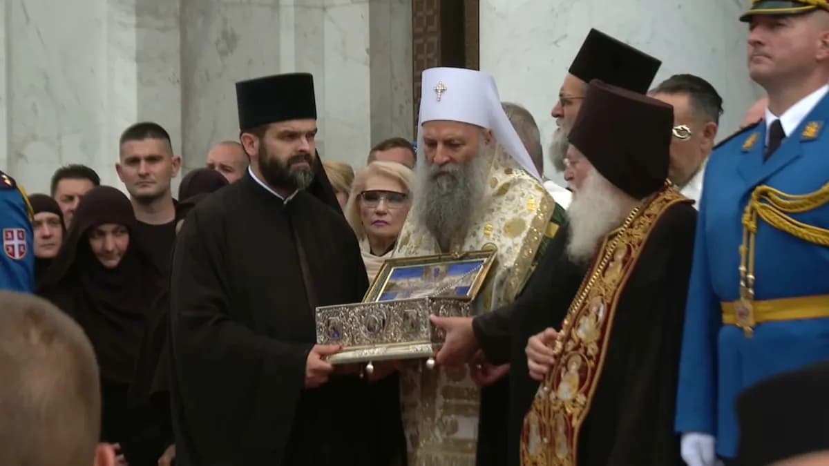 Posle molebana, ispraćen Pojas Presvete Bogorodice iz Hrama Svetog Save na Svetu Goru (VIDEO)