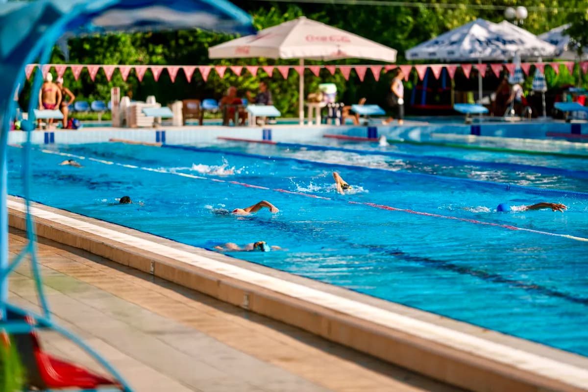 Kako se kontroliše kvalitet vode u bazenima i koliko je opasna povišena vrednost hlora?