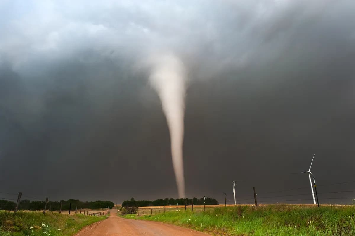 (VIDEO) Redak dupli tornado protutnjao kroz Švedsku
