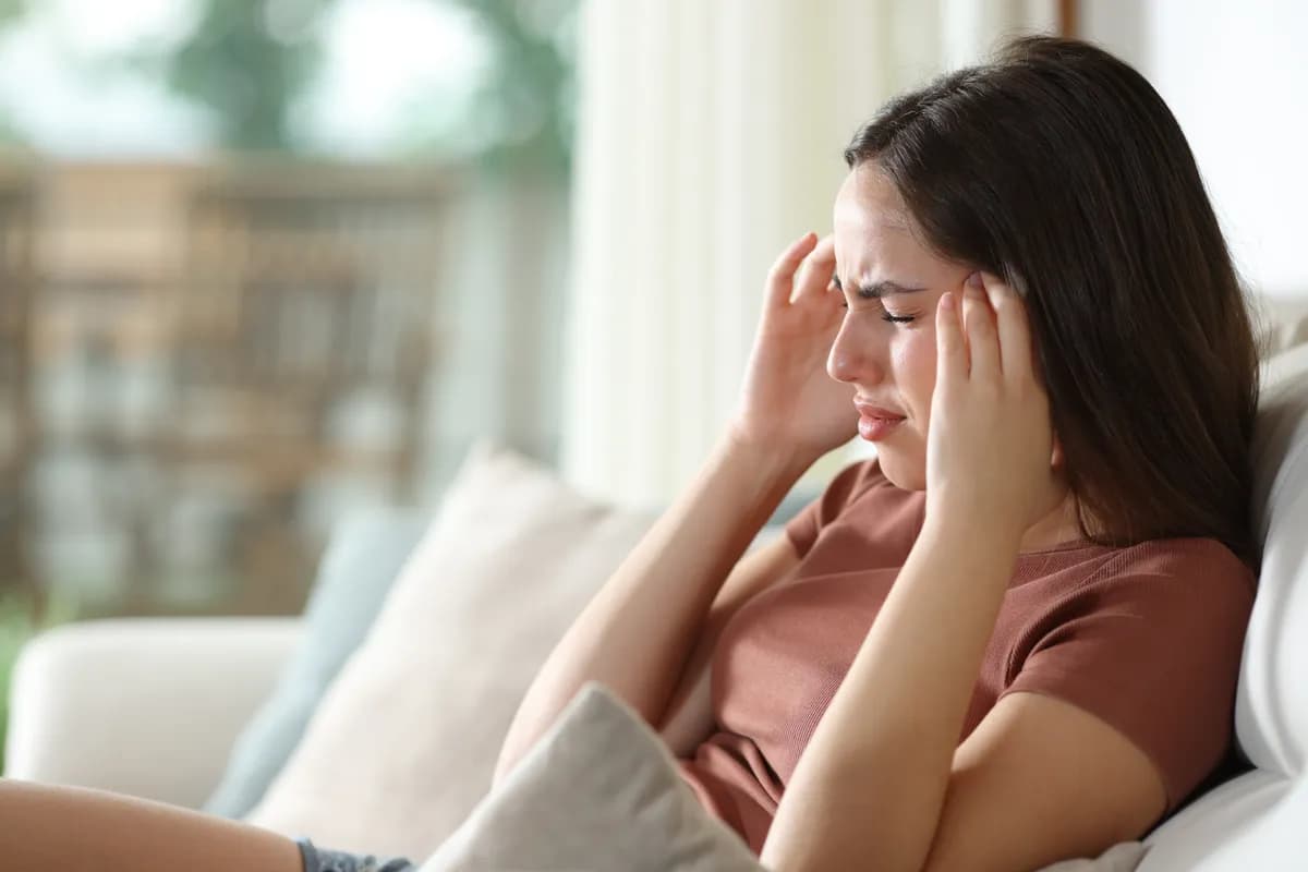 Neurolog upozorava na tri najčešća okidača migrene tokom leta