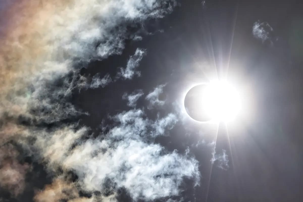 Delimično pomračenje Sunca stiže u Srbiju - kada i gde će se najbolje videti