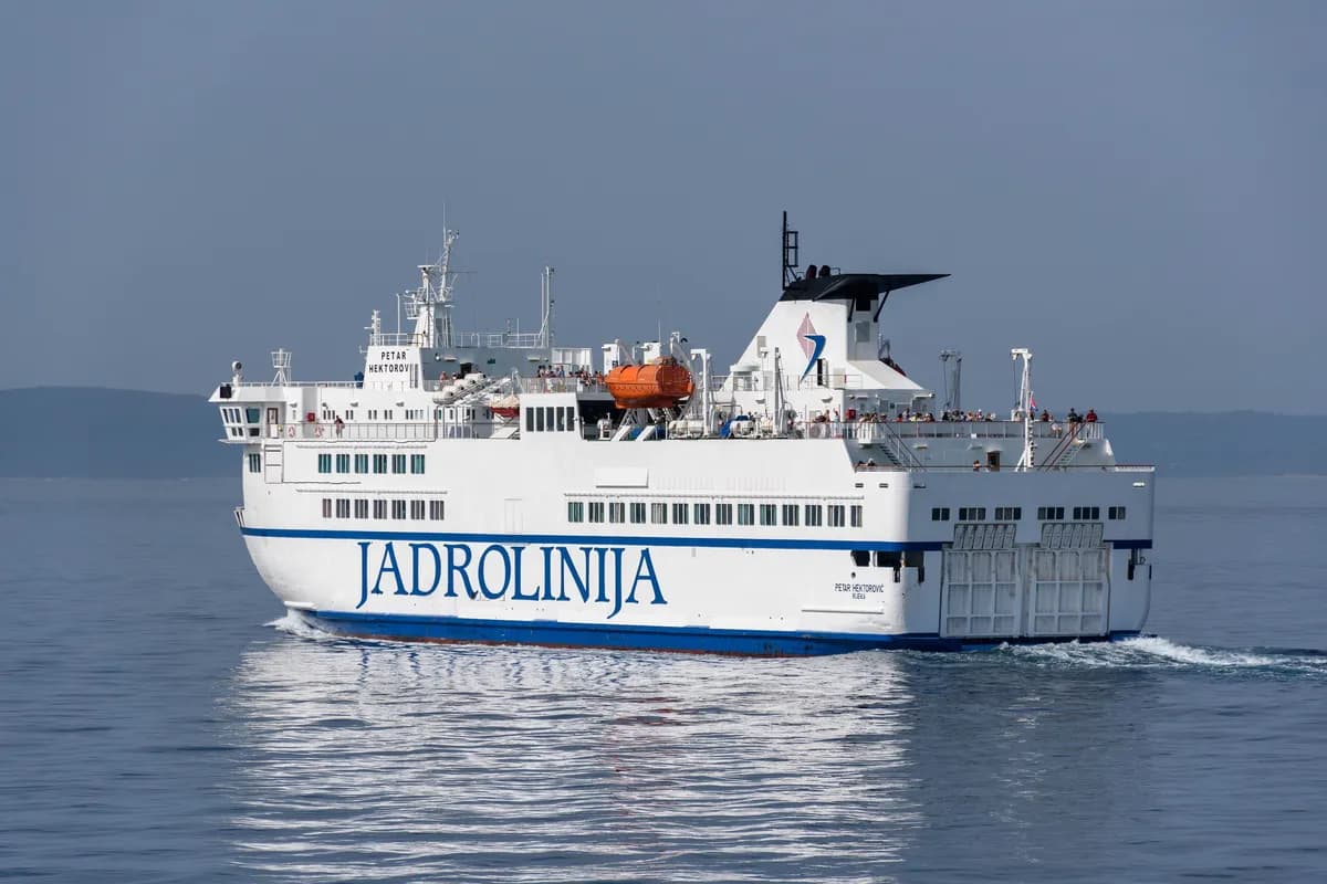 (VIDEO) Usred putovanja trajektom Jadrolinija hrvatski studenti priredili iznenađenje za putnike