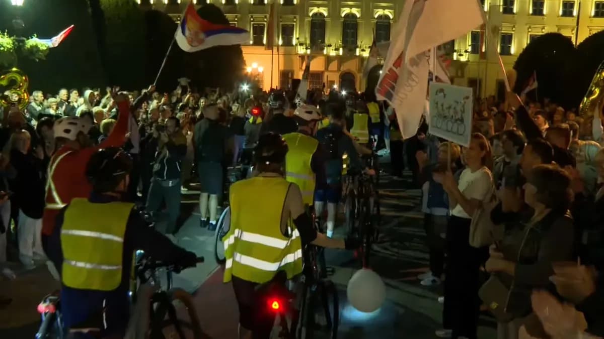 Nationwide student cycling campaign rolls into Sombor and Nis