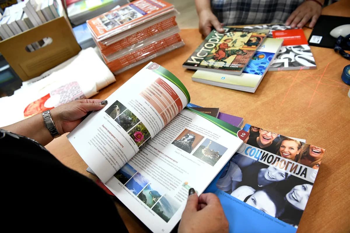 Detaljno o cenama udžbenika za osnovce, samo za fiziku oko 2.000 dinara: Pogledajte koliko koštaju knjige od prvog do osmog razreda