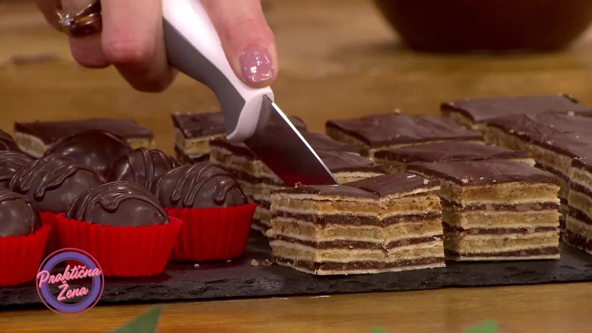 Čoko-nugat kocke i kuglice od suvih šljiva