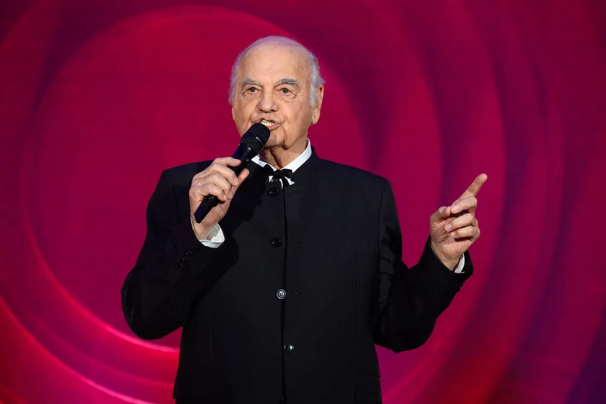 Zvonko Bogdan dobio tradicionalno priznanje „Zlatna ploča“ za izuzetan doprinos muzici