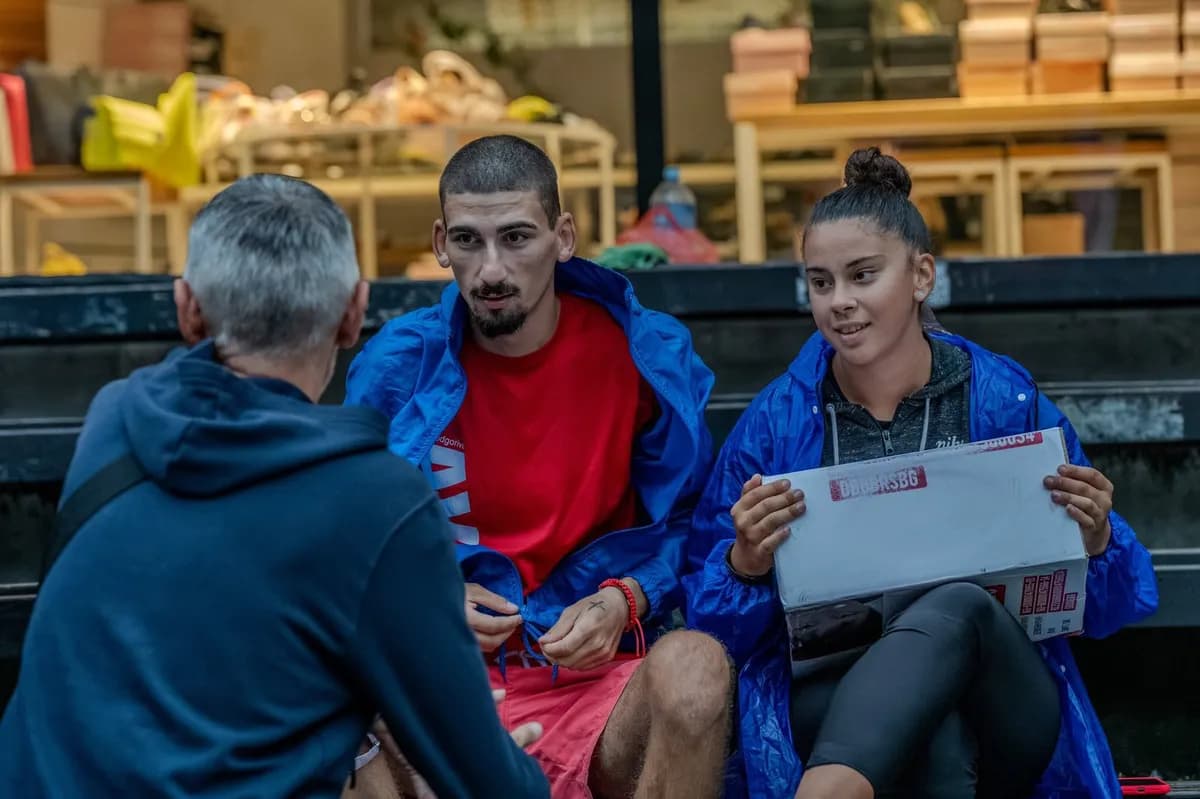 Aleksandar i Nina pešačili 18 dana da prikupe novac za lečenje dečaka: Čačani večeras dočekali humanitarce