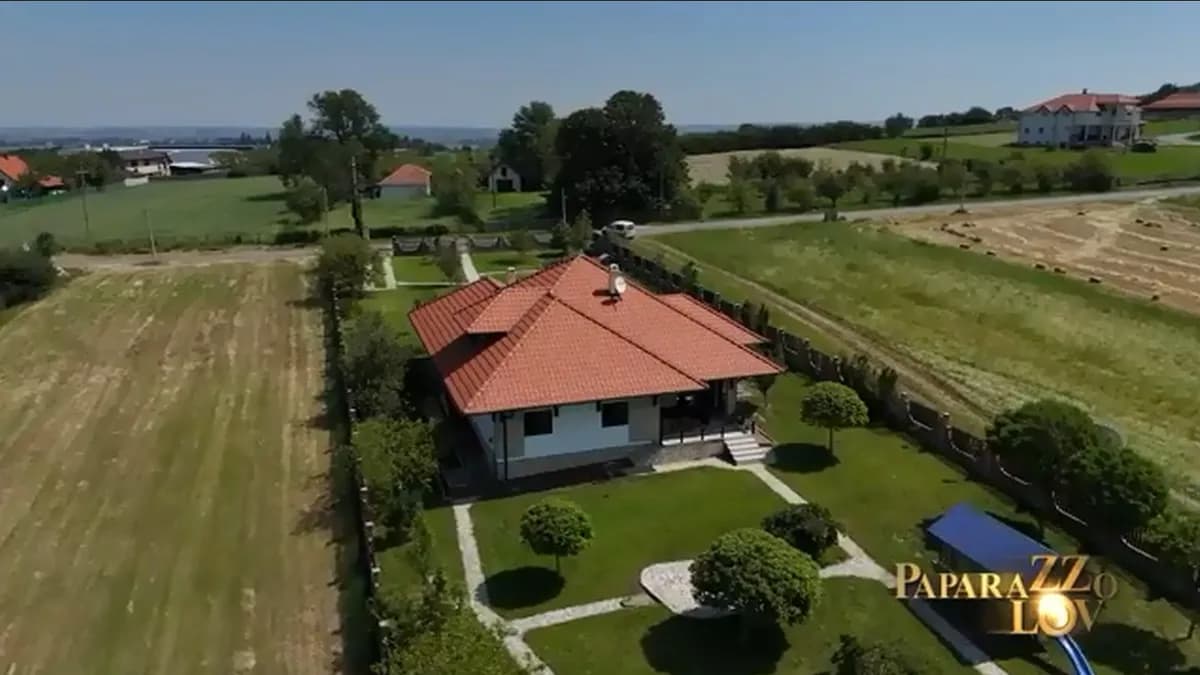 Pobegao iz gradske vreve i pronašao svoj raj: Naš pevač na Kosmaju gaji voće i povrće, a kuću je sam uredio (FOTO)