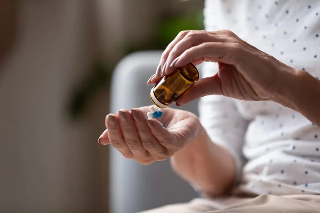 Jedno piće uz antibiotik, bezazlena navika ili rizik koji ne vidimo