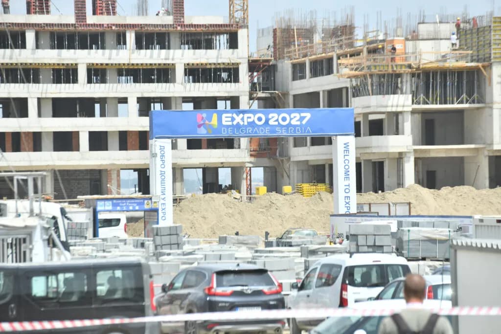 Ako neće škole na Ekspo, doći će Ekspo u škole: Stiže školski pribor sa obeležjima Ekspa za osnovce