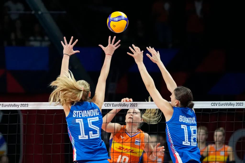Srbija stala pred senzacijom, propušteno pet meč lopti