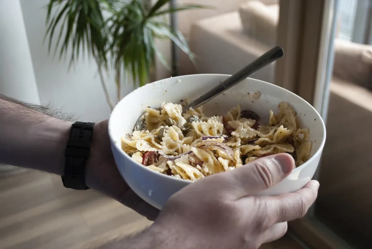 Salata s hrskavom testeninom osvojila društvene mreže - jedan korak pravi ogromnu razliku