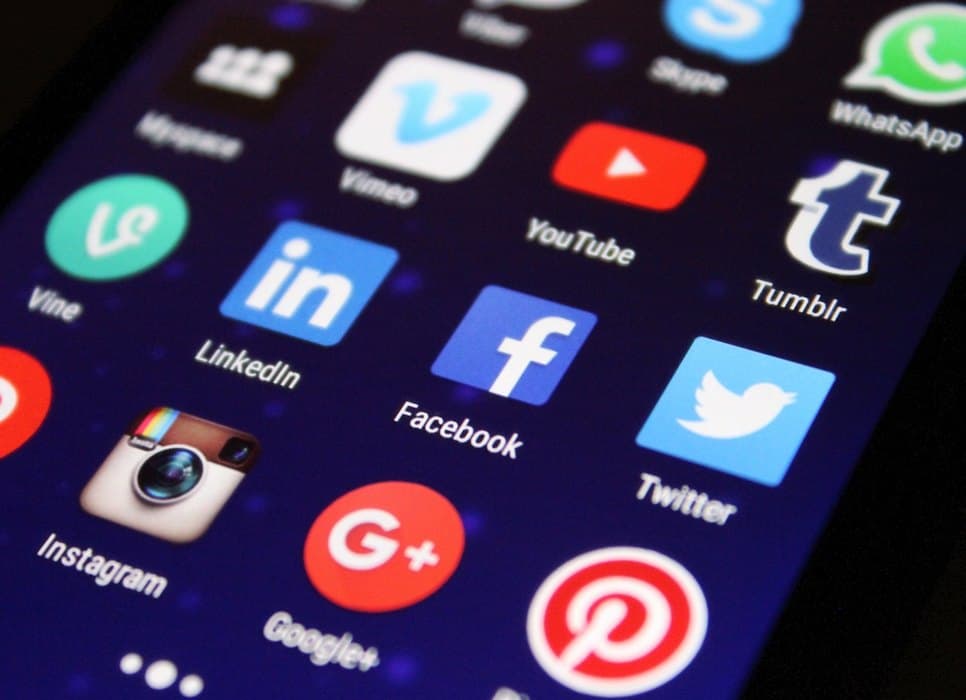 Meta uvodi strože mere za zaštitu tinejdžera na Instagramu, Fejsbuku i Mesindžeru