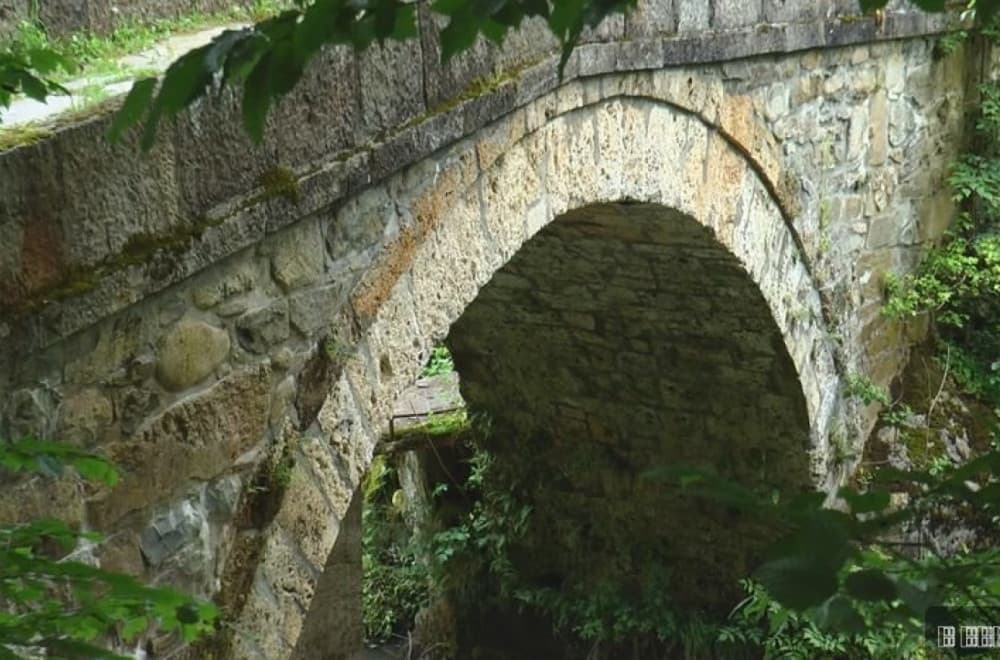Prizor kao iz bajke: Podno Golije smestio se stari kameni most izgrađen pre nekoliko vekova FOTO