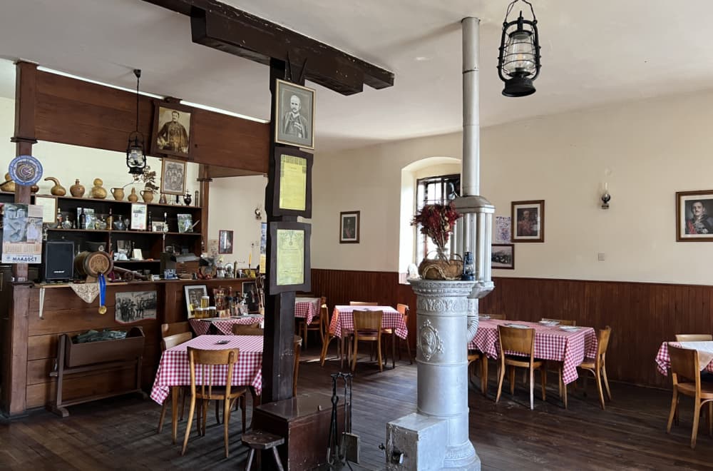 Karirani stolnjaci i viljuška sa Solunskog fronta: Najstarija kafana u Šumadiji, čuvar vremena i istorije FOTO