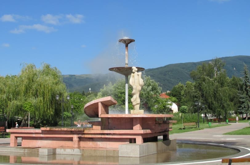 Noćenje od 15 evra, mineralni bazeni i gejzir: Ova banja u Bugarskoj sve više privlači turiste FOTO